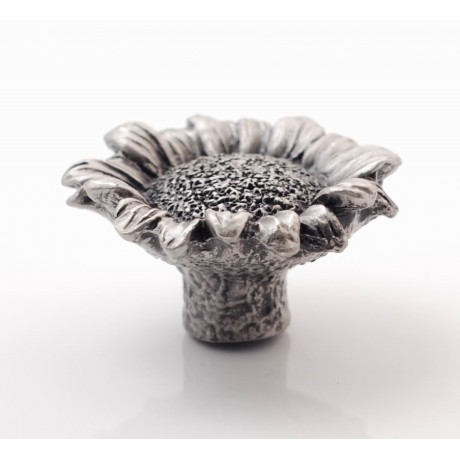 PP063 Novelty Handmade Solid Pewter Finely Sculpted Statuary Pull And Knob Of Gardens Theme.