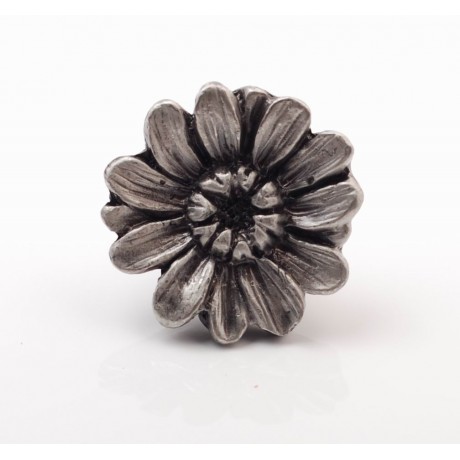 PP020 Novelty Handmade Solid Pewter Finely Sculpted Statuary Pull And Knob Of Gardens Theme.