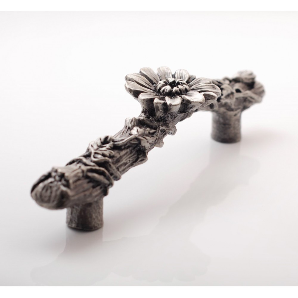 XP024 Novelty Handmade Solid Pewter Finely Sculpted Statuary Pull And Knob Of Gardens Theme.