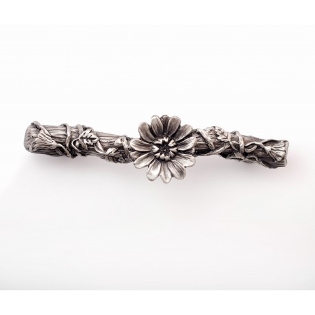 XP024 Novelty Handmade Solid Pewter Finely Sculpted Statuary Pull And Knob Of Gardens Theme.